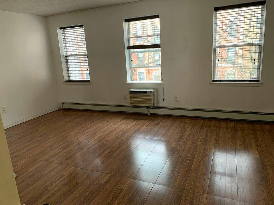1st image of 1 E 117th St #2RE