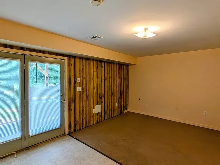 1816 Lakeside Dr — Photo 13
