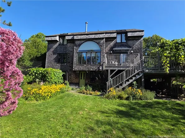 73 Parr St, Saint Andrews, NB E5B 1K6