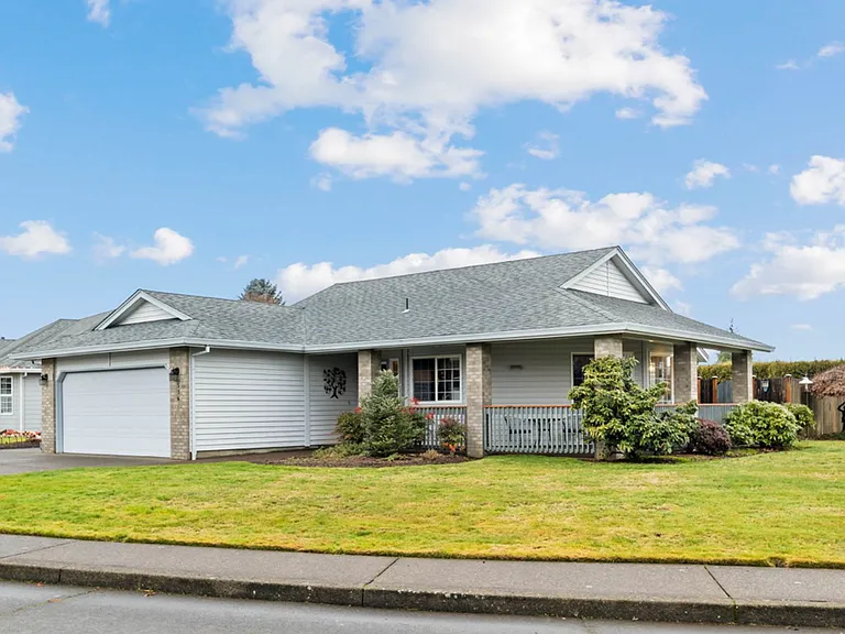 516 NE 135th St — Photo 1