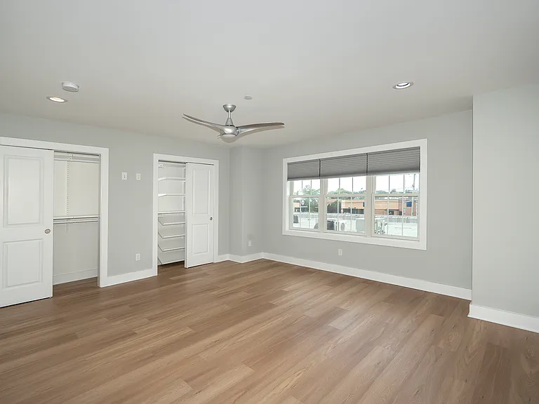 Fairfield Townhouse At Valley Stream — Photo 9