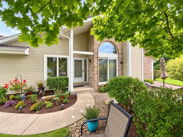 105 East Sutton PLACE #A, Waukesha, WI 53188