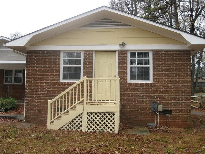 1st image of 1300 Pondella Dr