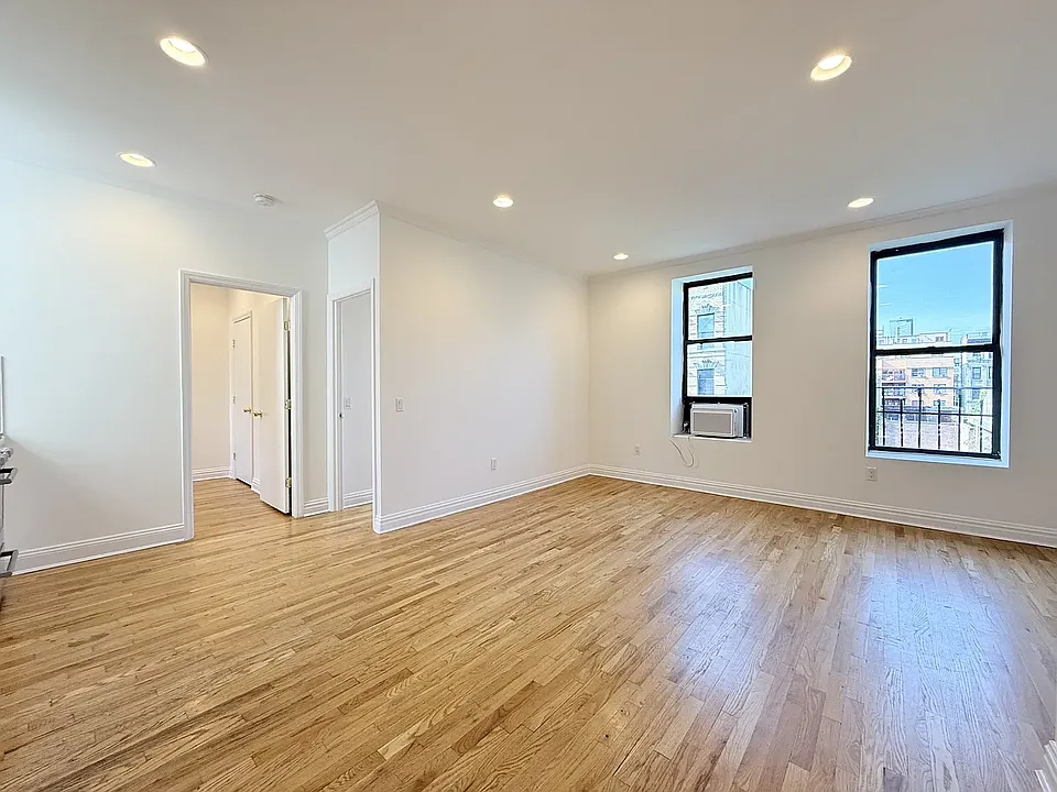 299 E 8th St #24