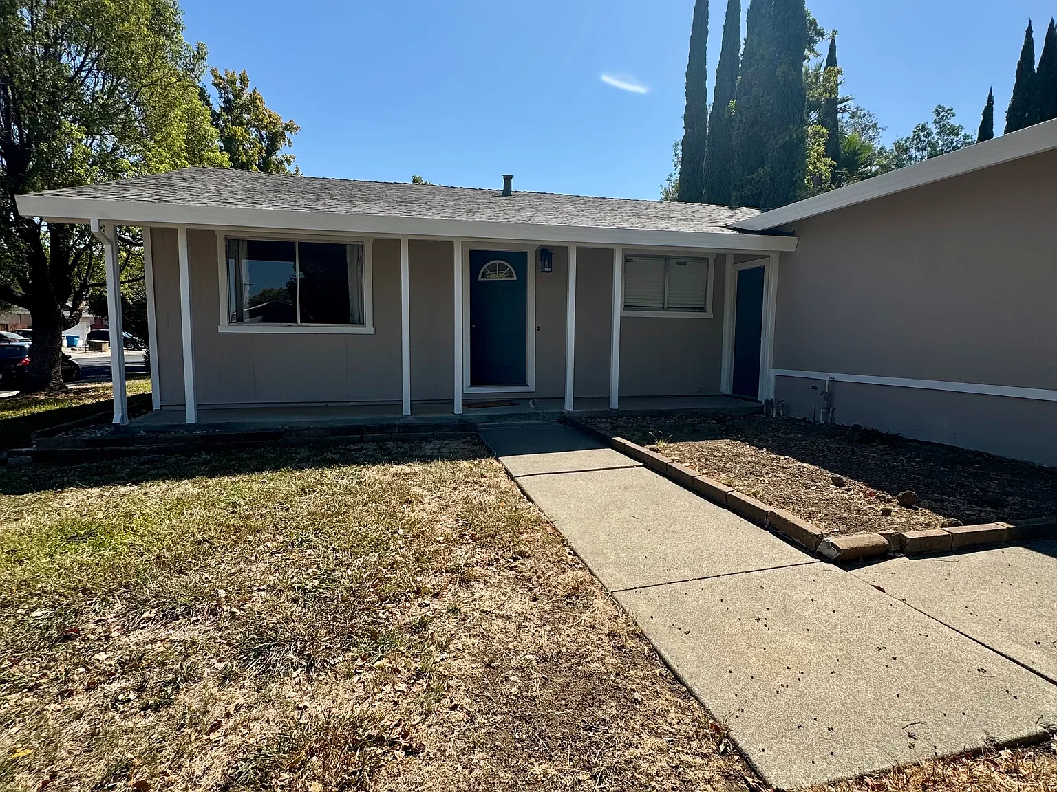 3 bed, 1176 sqft, $2,600 — Photo 2