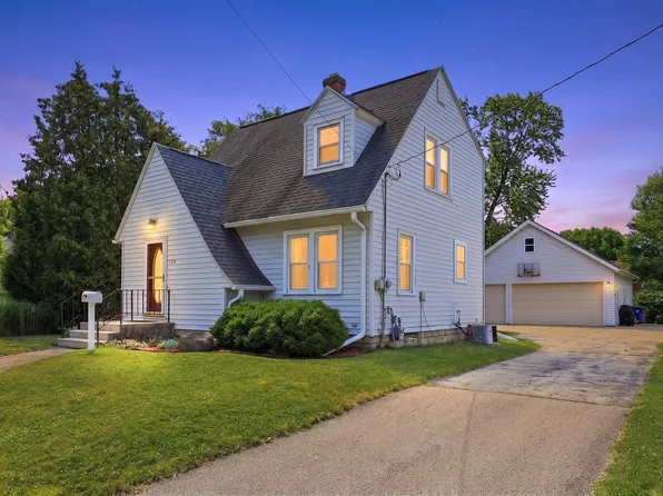 709 2nd St, Menasha, WI 54952