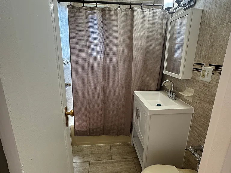 1430 Parkchester Rd — Photo 4