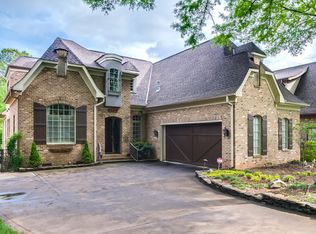 6649 Sharon Rd, Charlotte, NC 28210