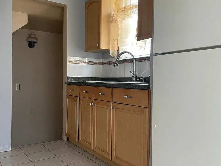 2635 Queen St — Photo 9