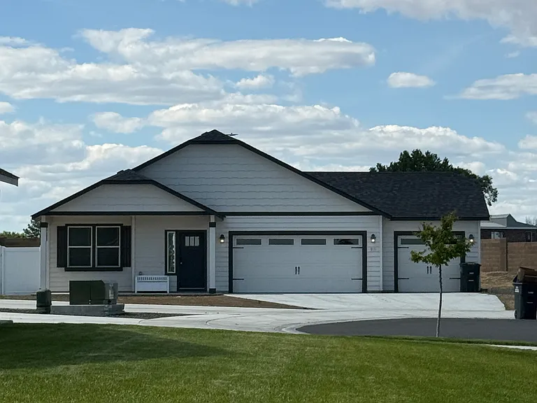 815 N Hooper Dr — Photo 1