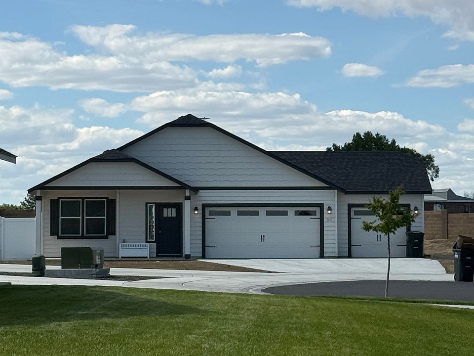 1st image of 815 N Hooper Dr