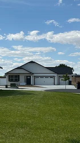 815 N Hooper Dr Photo 1