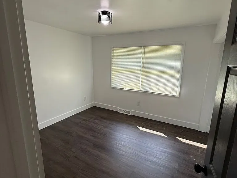 135 Grandview Ave — Photo 16