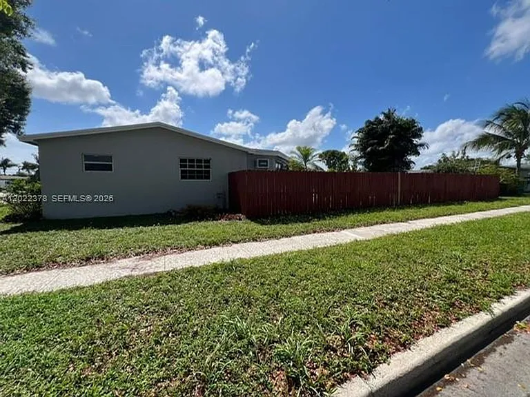 6921 NW 5th Ct #6921 — Photo 2