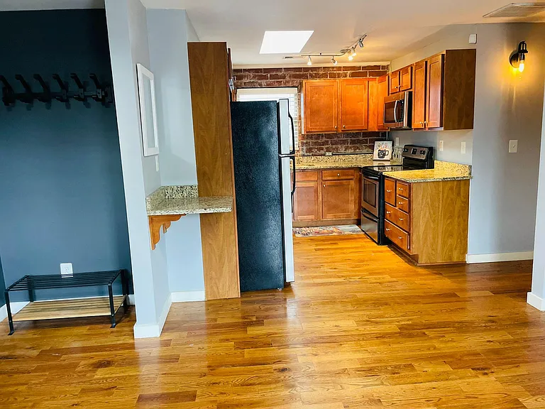 562 Formwalt St SW #2 — Photo 4