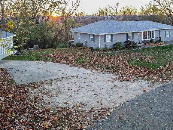 2nd image of 121 Douglas Dr