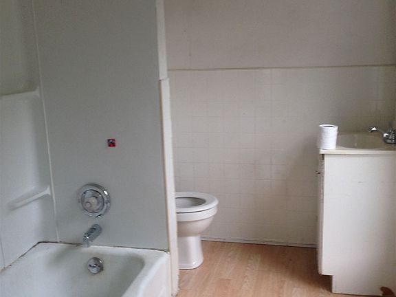 101 N. Maple, Apt. 4 (4)