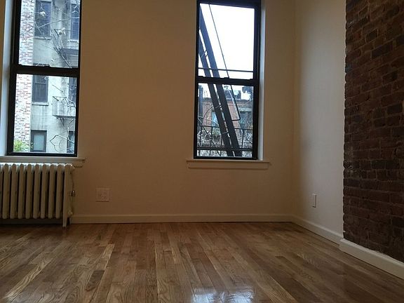 3rd image of 423 W 45th St APT 3RE