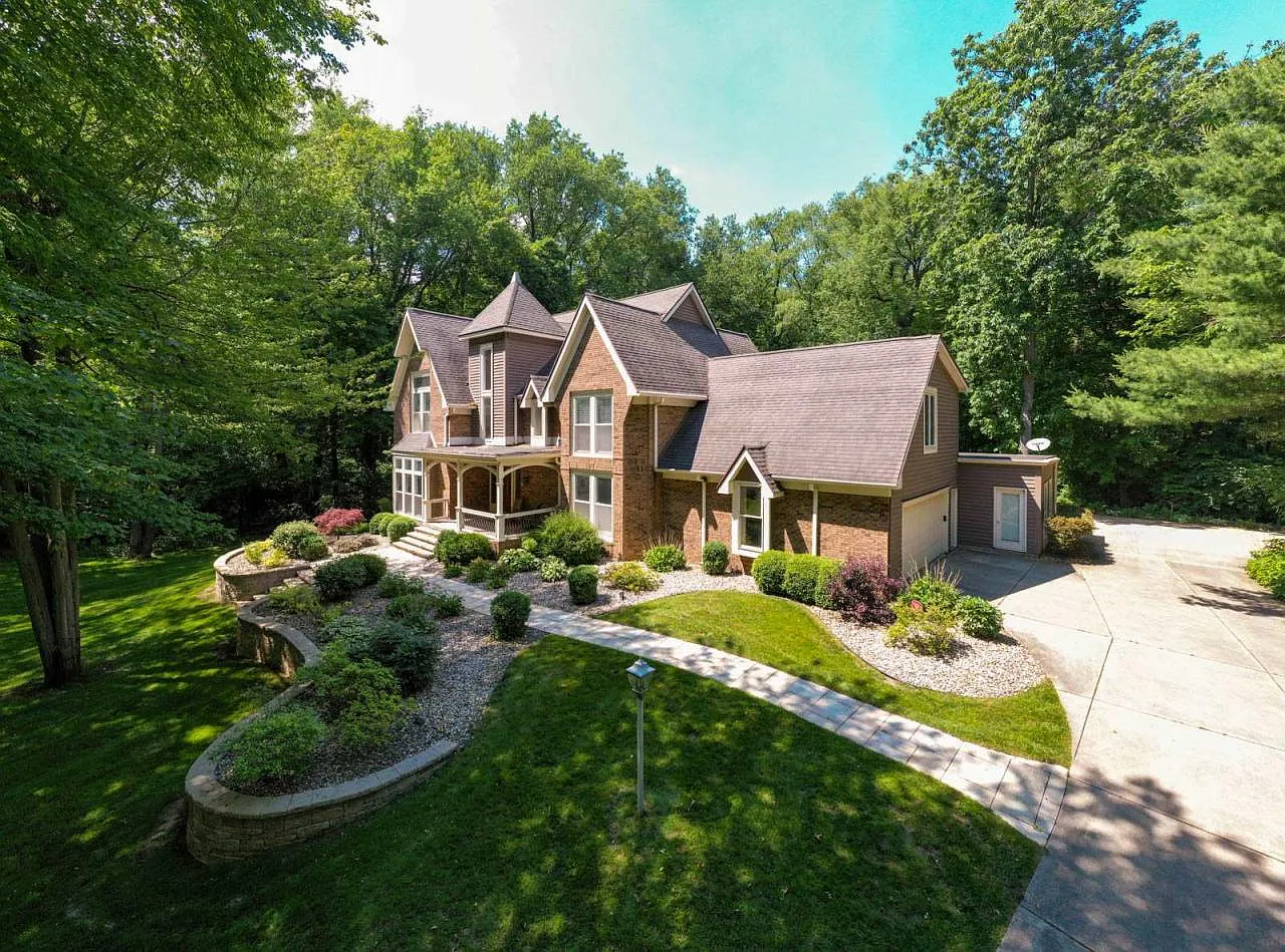 15515 Victorian Ct photo 1