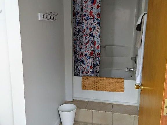 2nd image of 4205 Virginia Ave APT 201