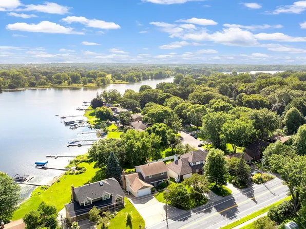 1975 Long Lake Rd, New Brighton, MN 55112