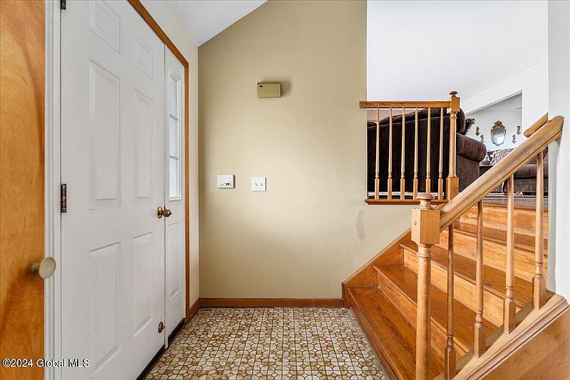 3rd image of 1421 Fox Hollow Road