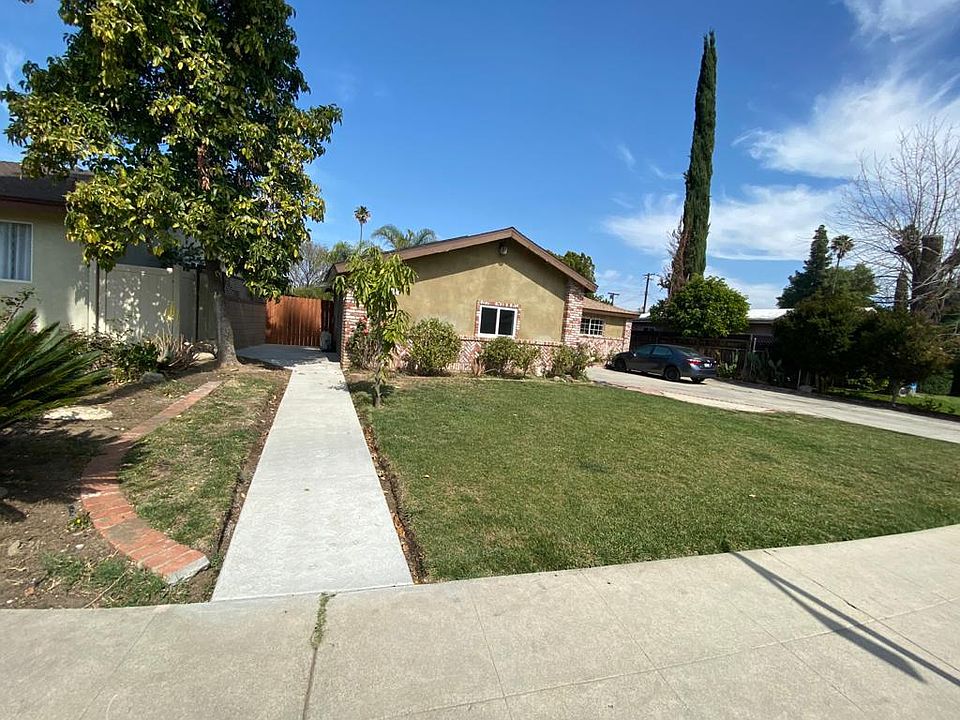 1st image of 22157 Kittridge St