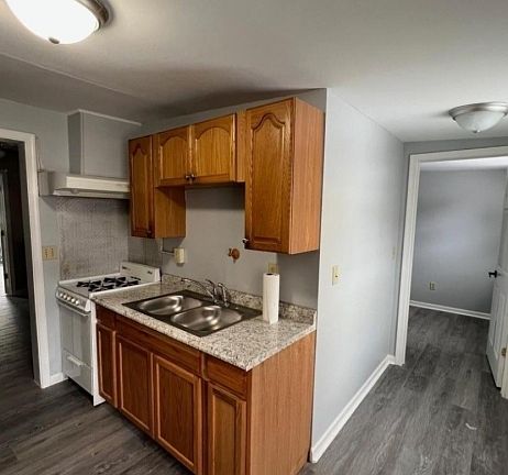 4th image of 151 S Main St