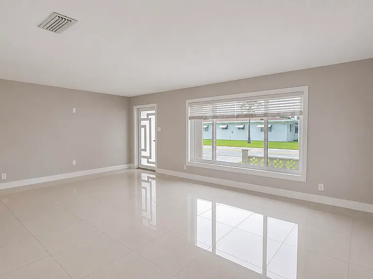 7180 NW 10th Ct — Photo 3