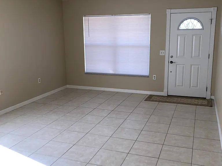929 Hartford Dr — Photo 2