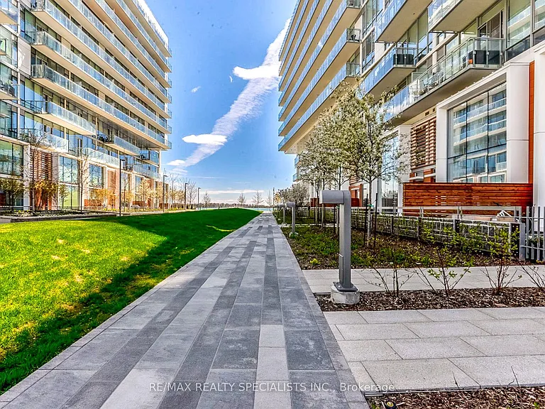 29 Queens Quay E #1118 — Photo 38