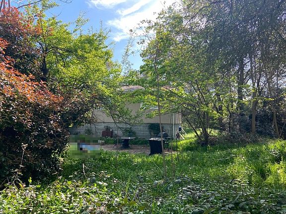 2nd image of 5800 Rosebud Ln