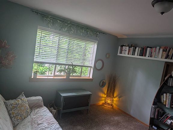 One room (second floor)