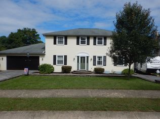 3225 Forrest Ln, York, PA 17402