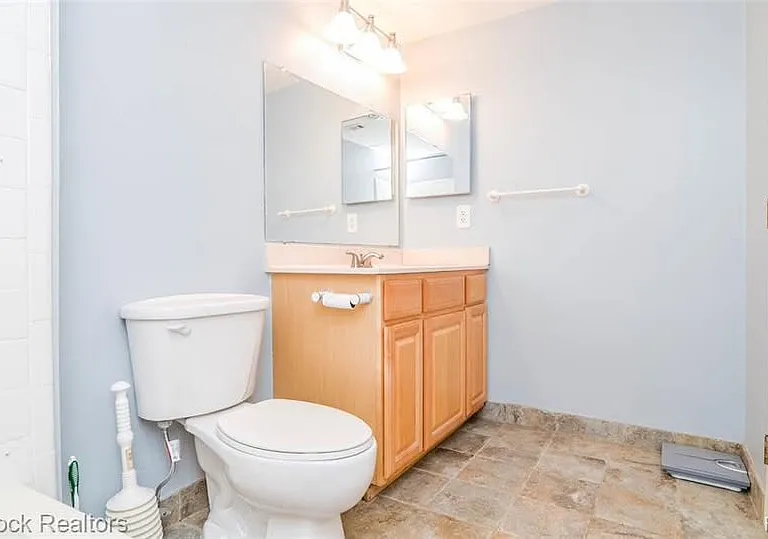 30074 W Twelve Mile Rd — Photo 9