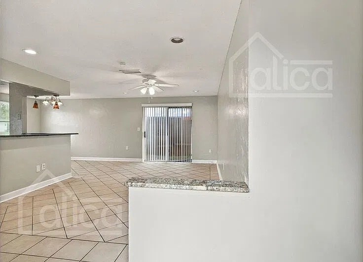 3 bed, 2.0 bath, 1710 sqft, $2,350 — Photo 3