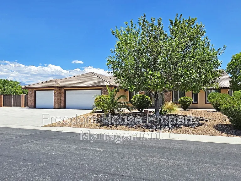111 Mondale Ct — Photo 4