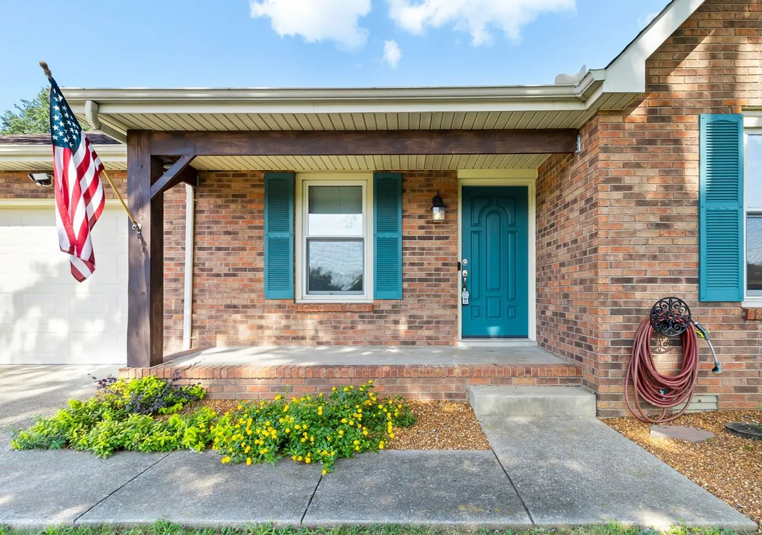 Beautiful Home In St. B!! 3 Bed/ 2 Bath Large Corner Lot! — Photo 3