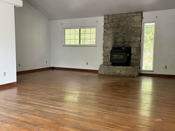 3rd image of 4744 Rhoric Rd