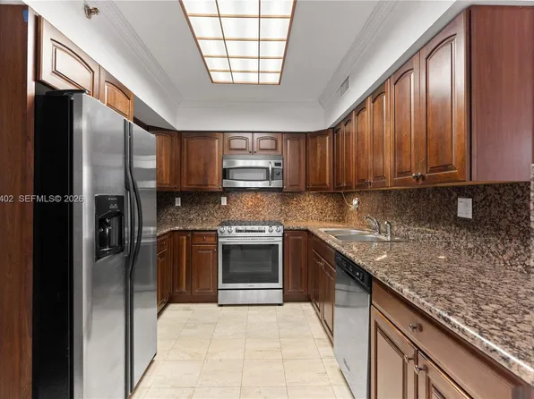 3600 Mystic Pointe Dr APT 310, Aventura, FL 33180