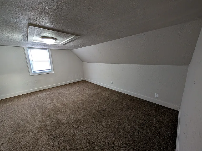 1930 Lana Ave NE — Photo 21