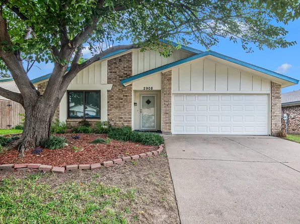 2908 Woodbridge Dr, Bedford, TX 76021