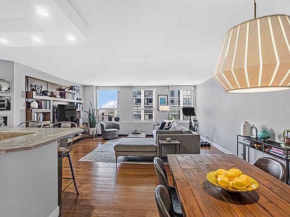 4th image of 2626 N Lakeview Ave APT 1701