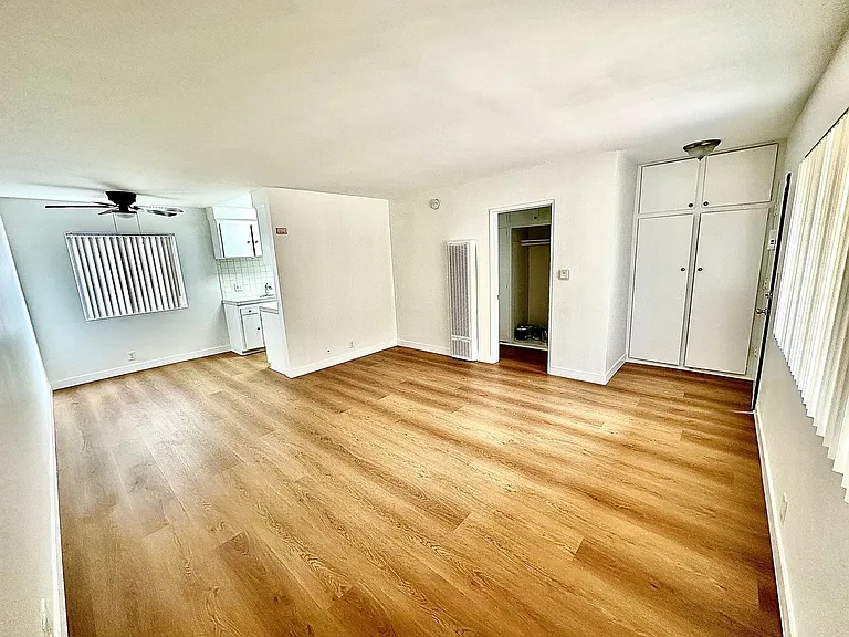 El Sorano Apartments — Photo 2