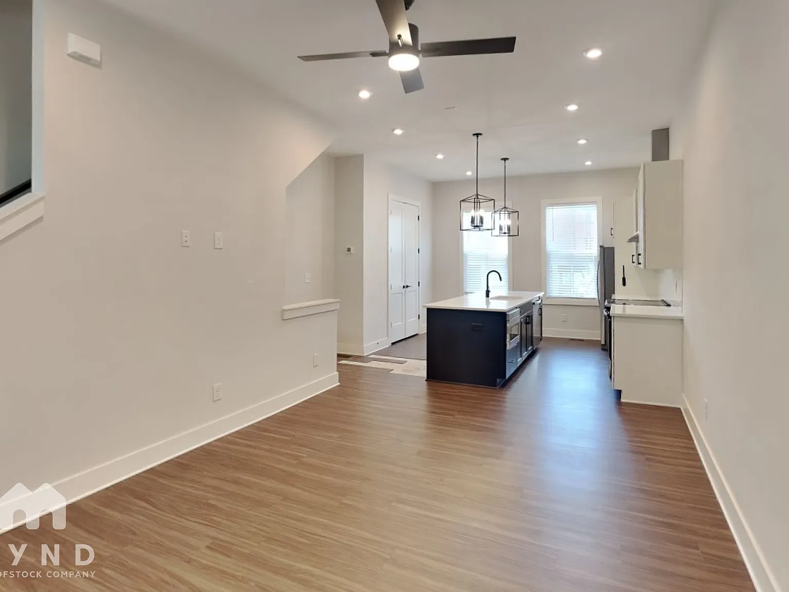3 bed, 3.0 bath, 1369 sqft, $2,845 — Photo 3