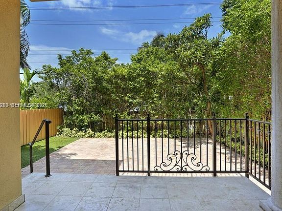 4th image of 592 Fernwood Rd #B