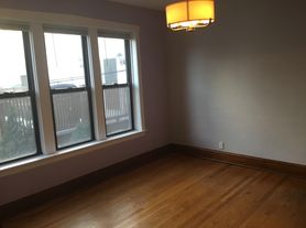 2325 W Iowa St, Chicago, IL