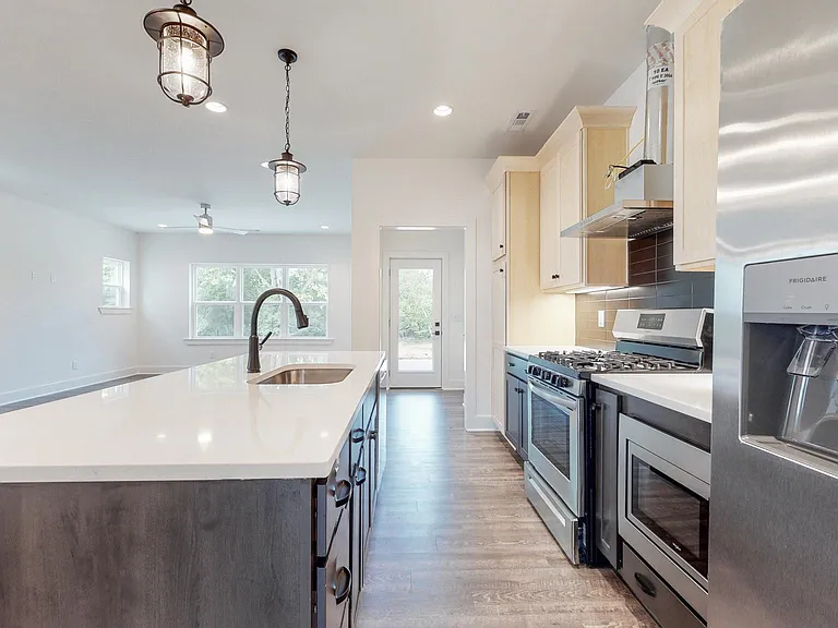 408 Farris Ave — Photo 5