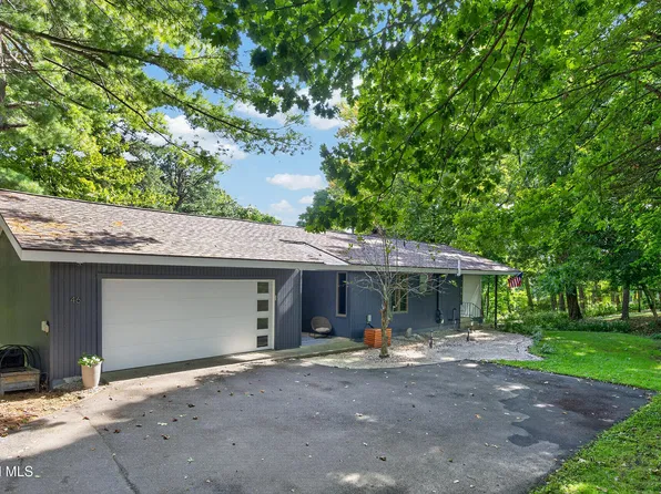 46 East Road, Troy, NY 12180