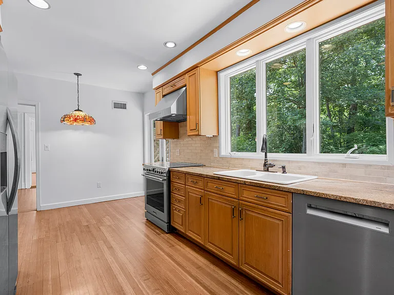 121 Walworth Ave — Photo 8